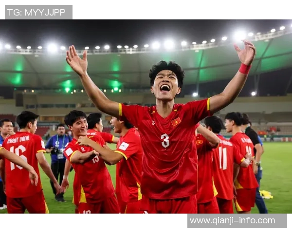 足球明星赛后不忘学习认真写作业展现多才多艺的生活态度